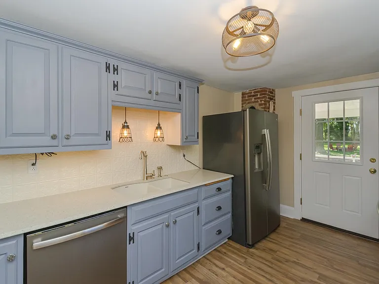 410 Main St — Photo 10