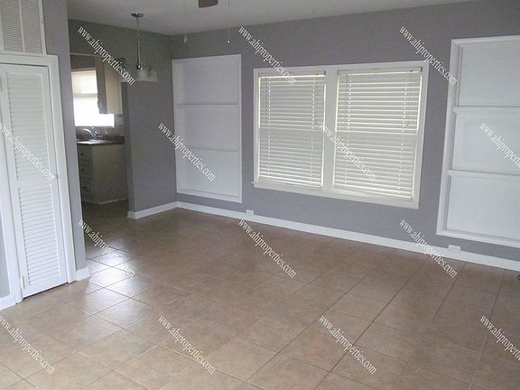 4th image of 2722 Biscayne Dr SW