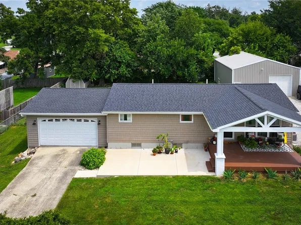 530 Sunset Dr, Mount Zion, IL 62549