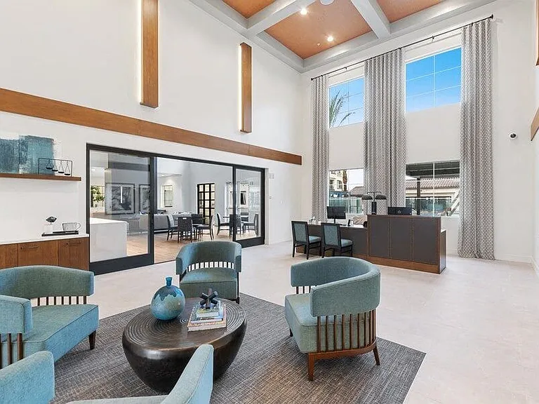 Vernola Marketplace Luxury Apartments — Photo 15