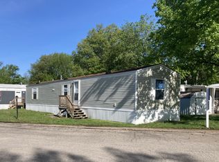 530 Reynolds Dr #33, Charleston, IL 61920