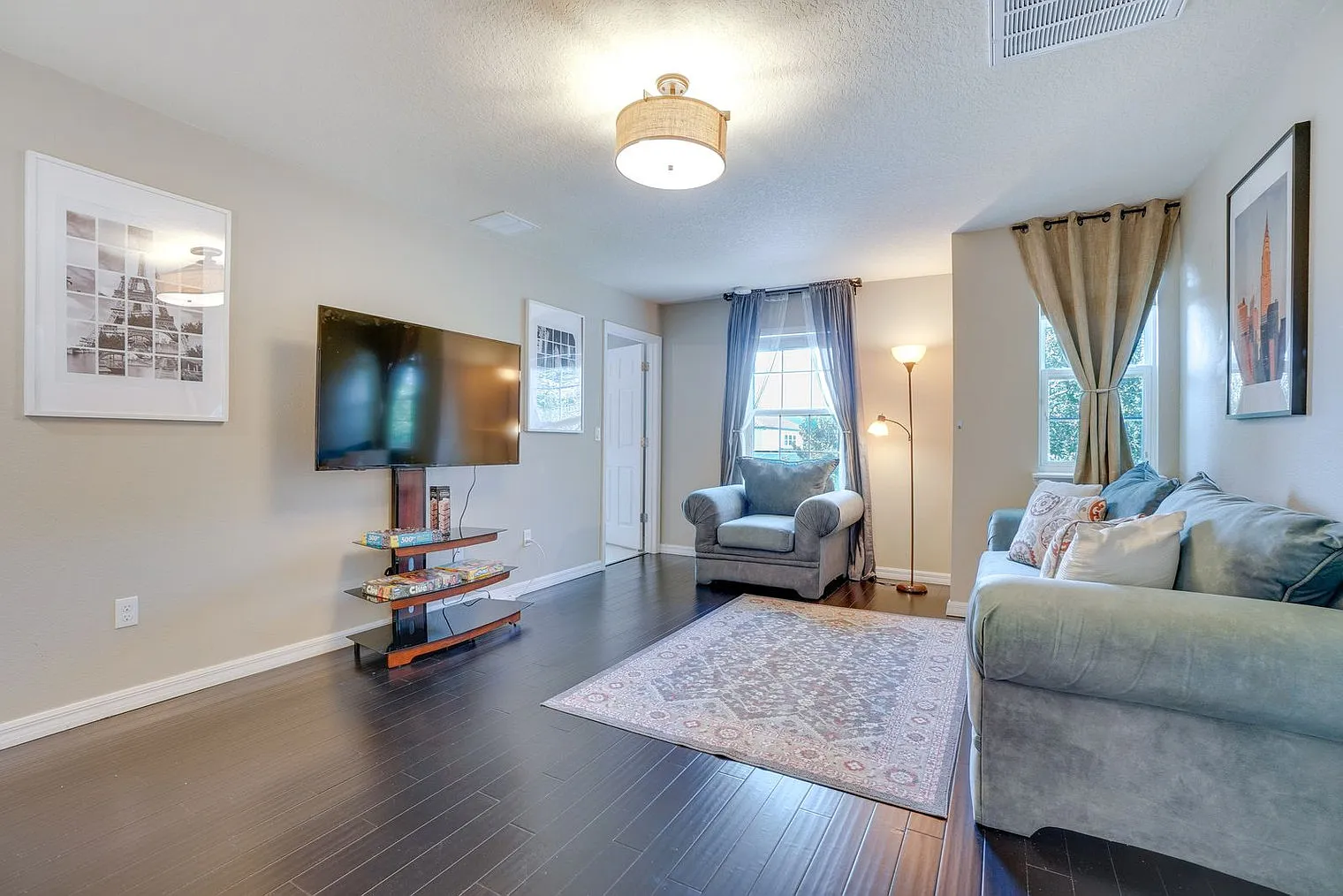 4 bed, 2.0 bath, 2594 sqft, $5,368 — Photo 4