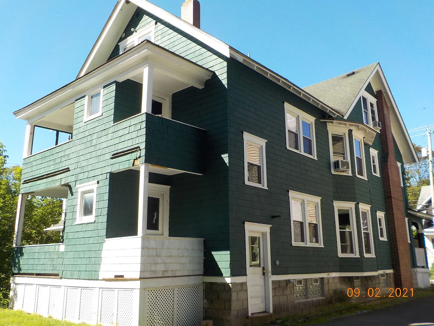 971 Lancaster Ave - Available 7/1/27 - Beautiful Duplex Within Walking Distance To Campus — Photo 3