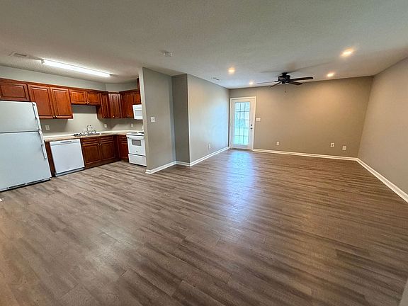 2nd image of 4 Lakeland Ct