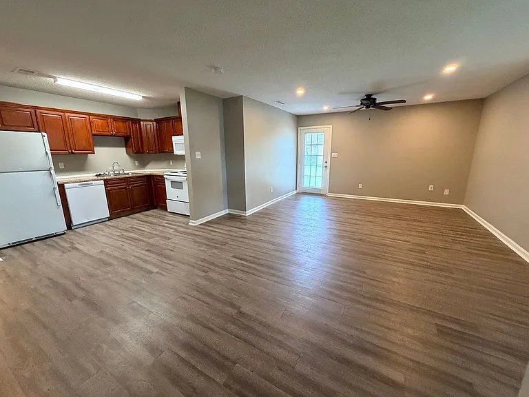 4 Lakeland Ct — Photo 2