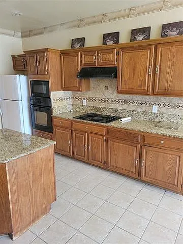 Kitchen. Granite counter top