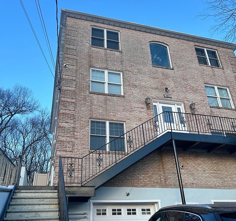 1st image of 601 Bellevue Ave N #1