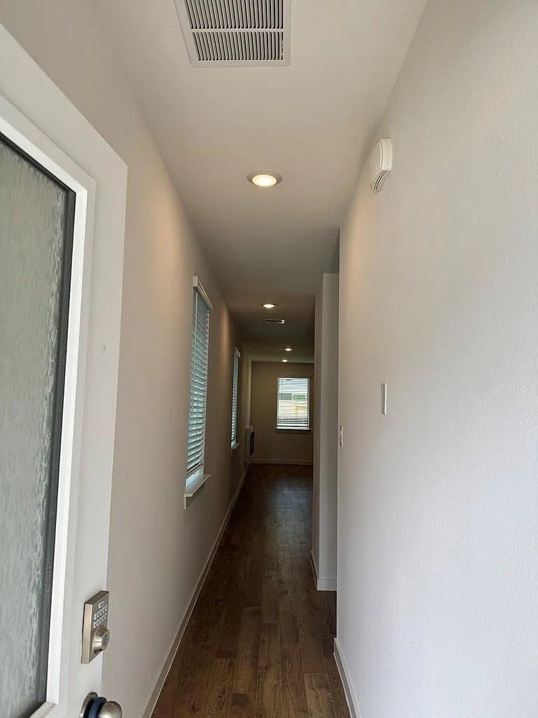 3 bed, 2.5 bath, 1913 sqft, $2,200 — Photo 3