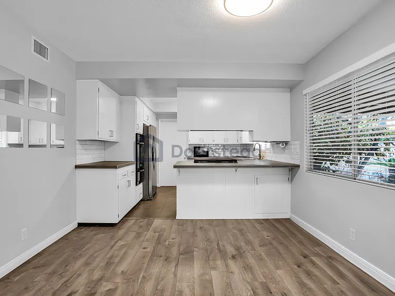 5103 W 7th St #B — Photo 1