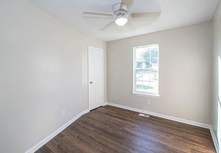 529 Indian Ave — Photo 10
