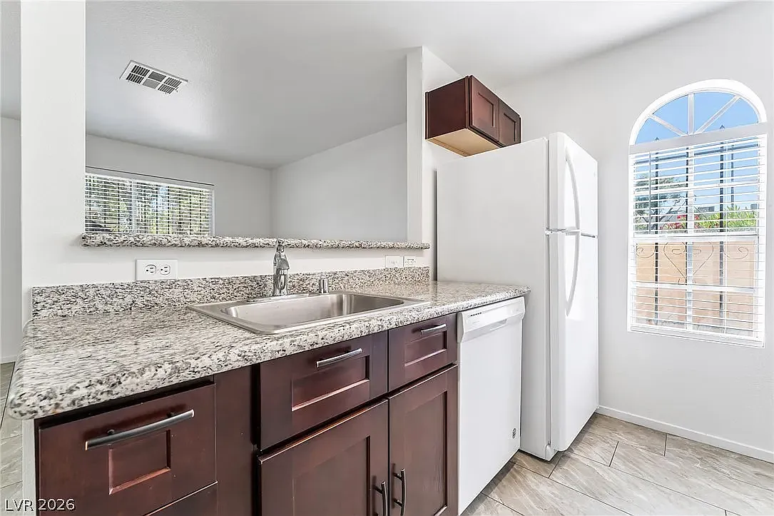 1 bed, 585 sqft, $1,200 — Photo 3