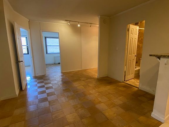 3rd image of 300 W 55th St APT 5A