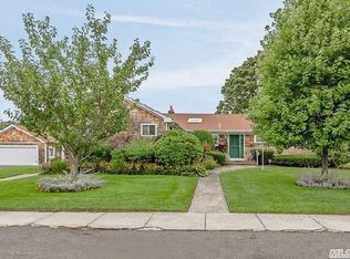 47 Newins St, Patchogue, NY 11772