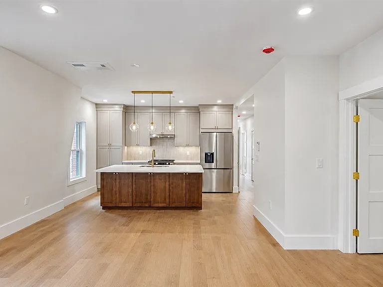 139 Sycamore St #B — Photo 4