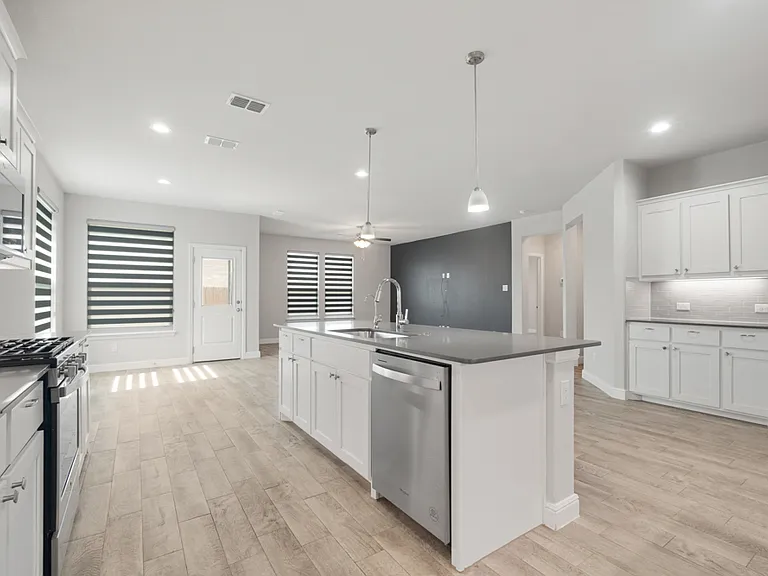 832 Wilmott Ter — Photo 12