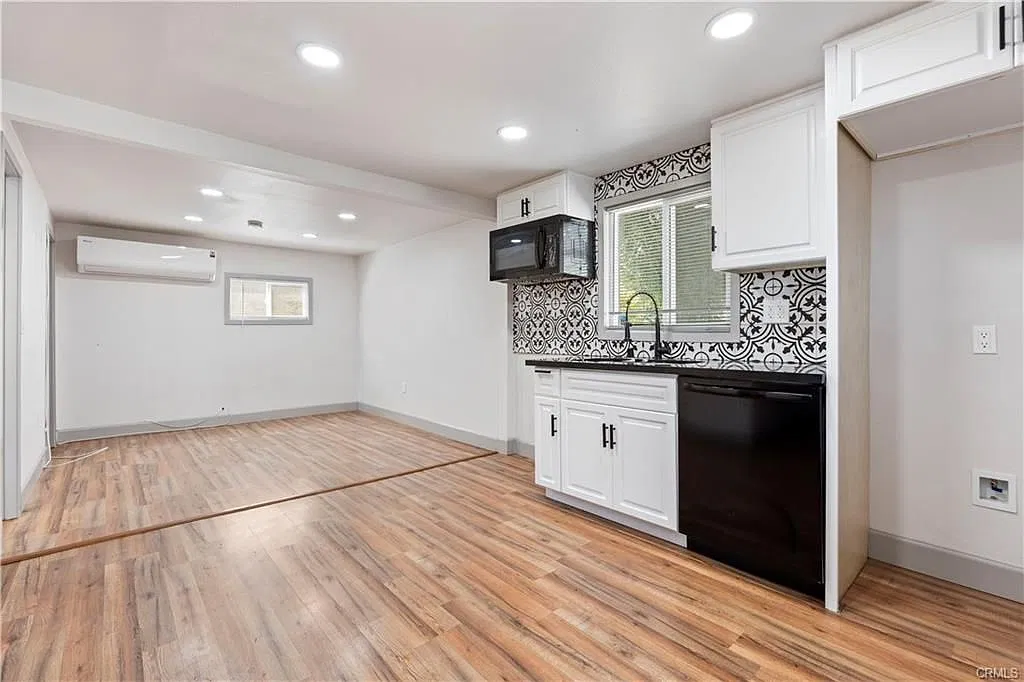 2 bed, 1.0 bath, $1,700 — Photo 4