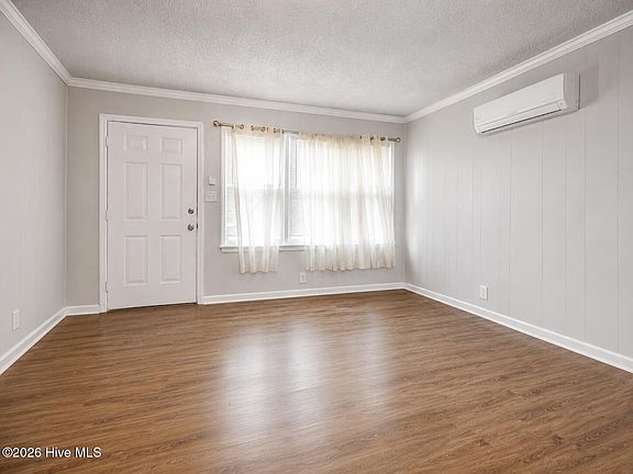 5th image of 3051 Dent Street