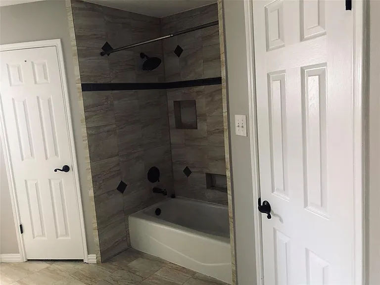 18015 Heaton Dr — Photo 6