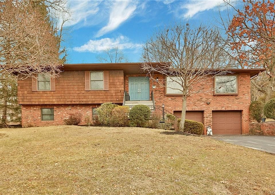 1st image of 9 Lorenz Dr