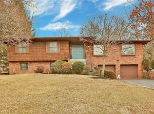 9 Lorenz Dr, Valhalla, NY 10595