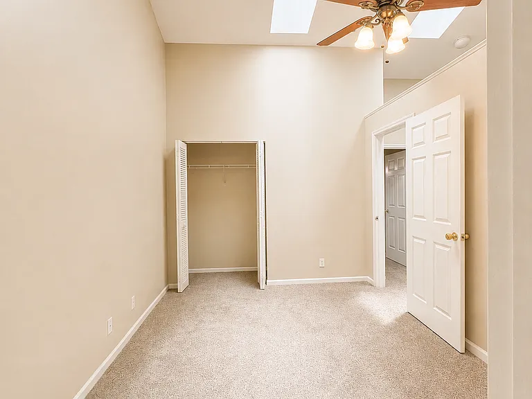 4715 Palmbrooke Cir — Photo 8