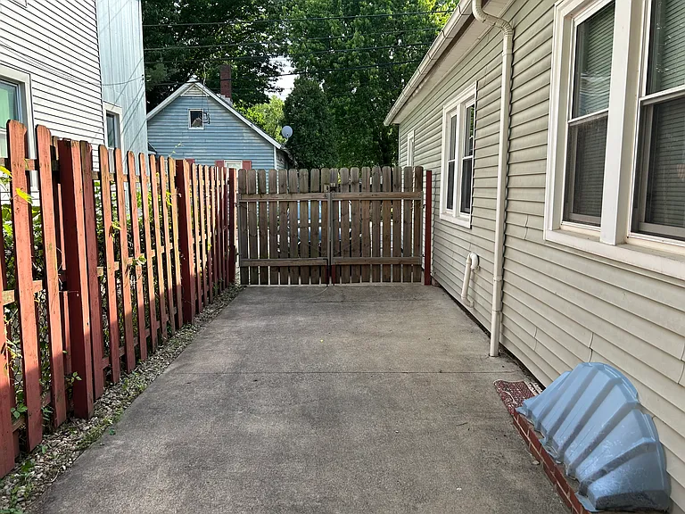 2479 Thurman Ave — Photo 14