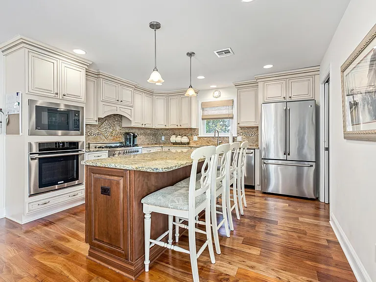29 N Iroquois Ave #5/21-6/27 — Photo 5