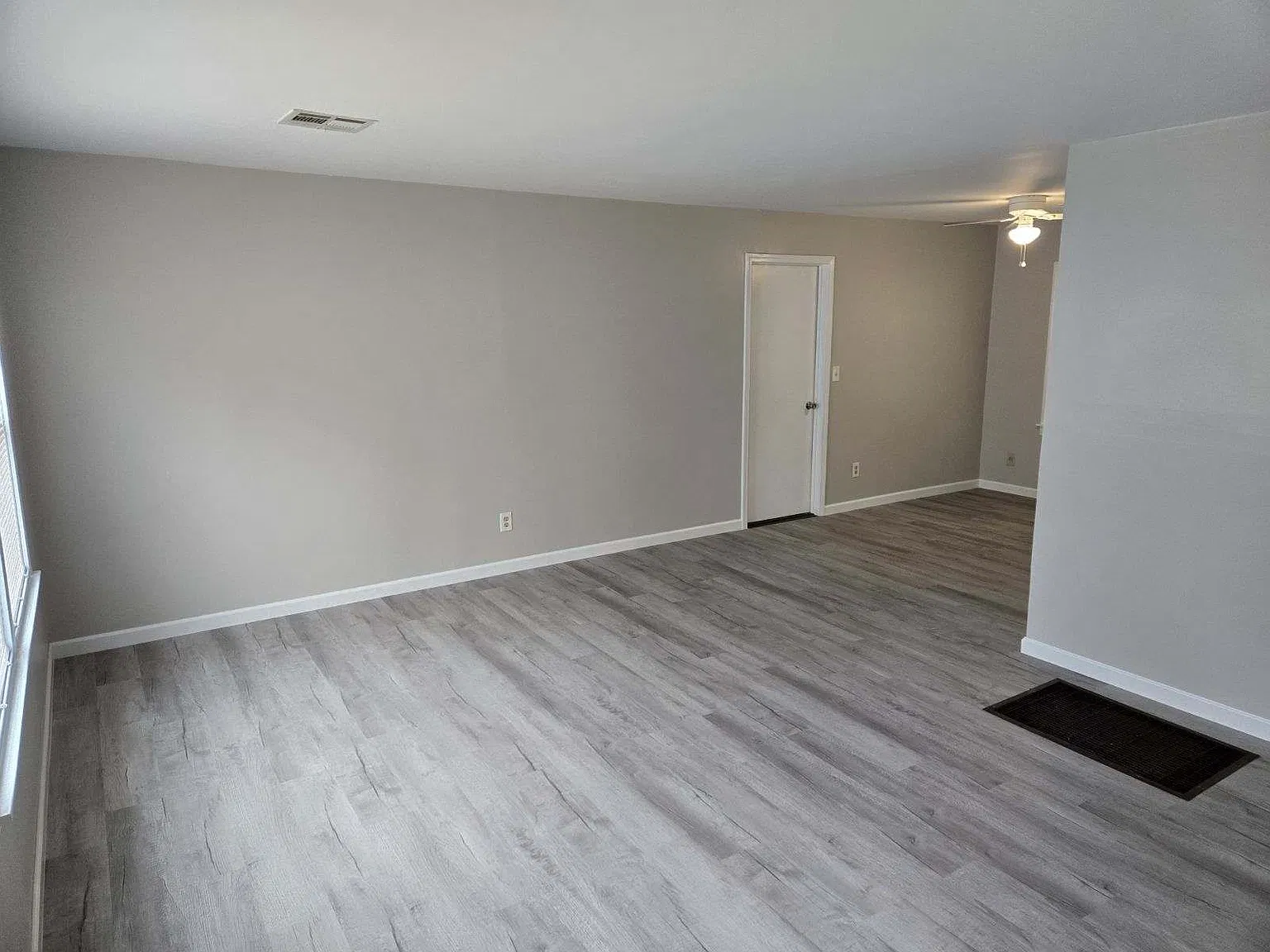2 bed, 1.0 bath, 850 sqft, $1,300 — Photo 2