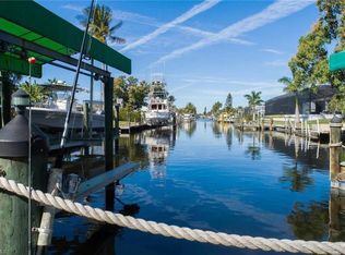 5275 Skylark Ct, Cape Coral, FL 33904