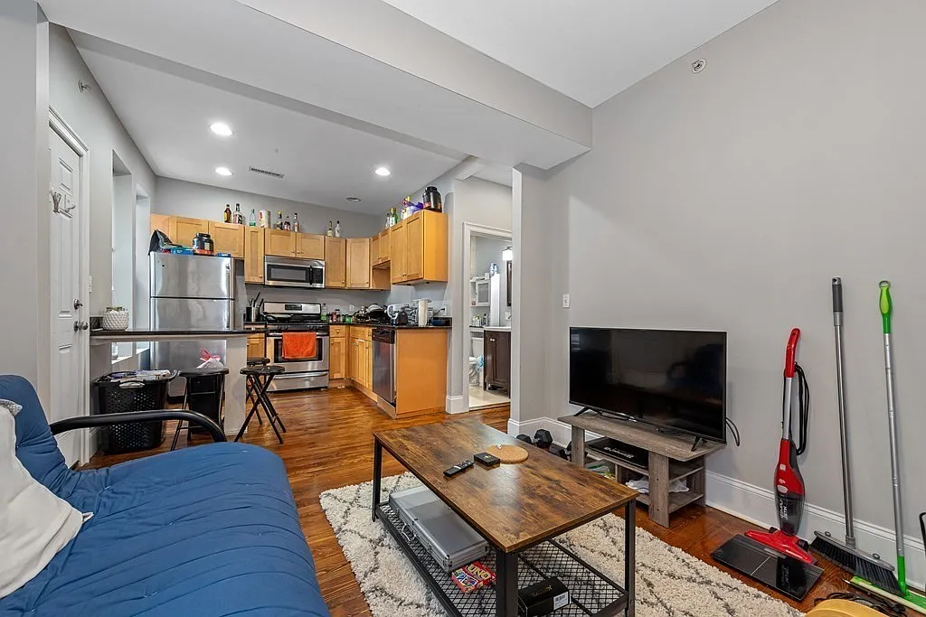 Building Photo - 16B Sewall St #3