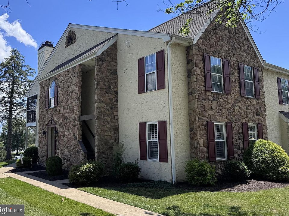 1st image of 202 Oak Knoll Cir