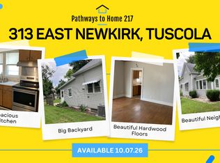 313 E Newkirk St, Tuscola, IL 61953