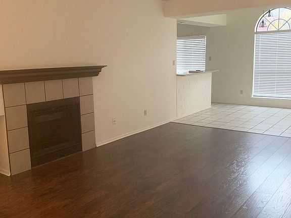 3rd image of 6211 Mercedes Dr