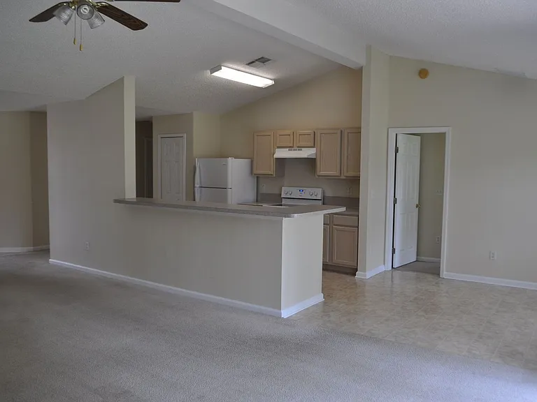 89 Berkshire Ln — Photo 9