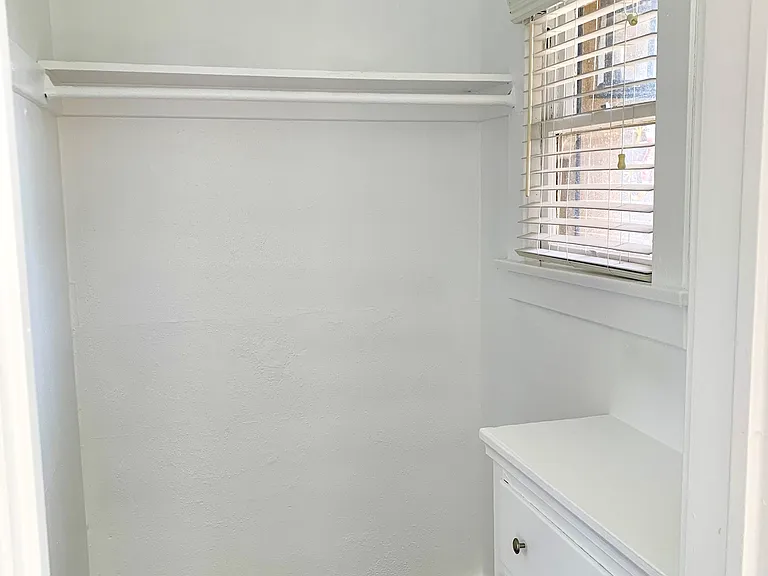 1415 E 2nd St #14 — Photo 9