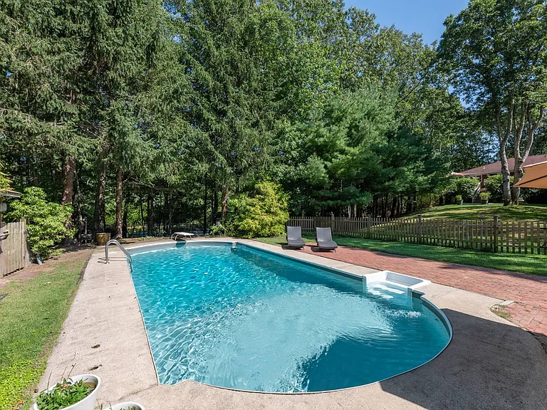 55 Laurel Trl — Photo 25