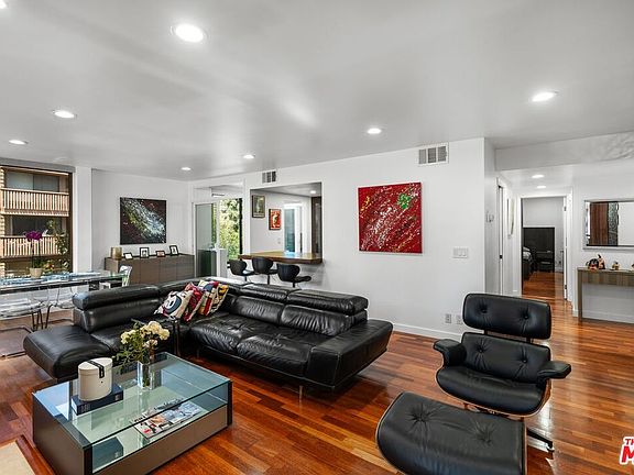 4th image of 2304 S Beverly Glen Blvd Unit 301