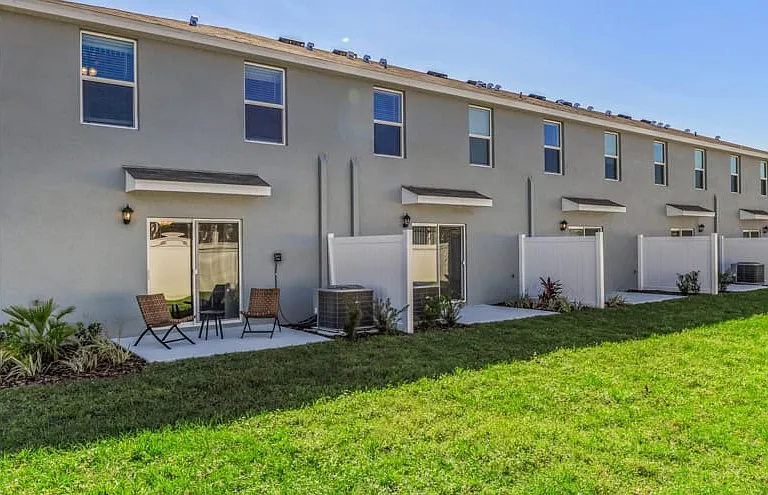 Crestview at Grove West Townhomes — Photo 32