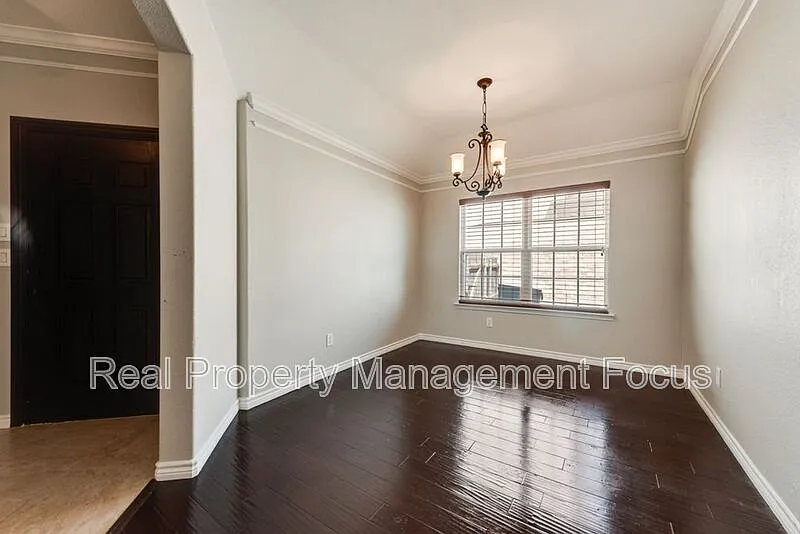 3 bed, 2.0 bath, 2027 sqft, $2,495 — Photo 3
