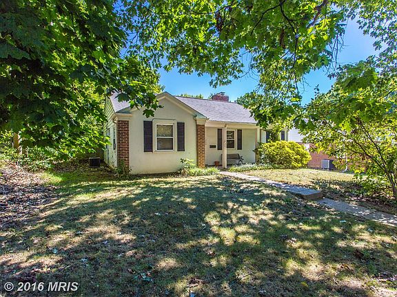 2nd image of 1208 Oakwood Dr