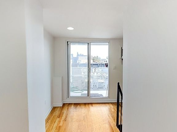 4th image of 126 E 7th St #5BM