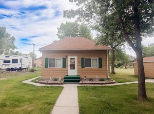 304 S 2nd Ave, Woonsocket, SD 57385