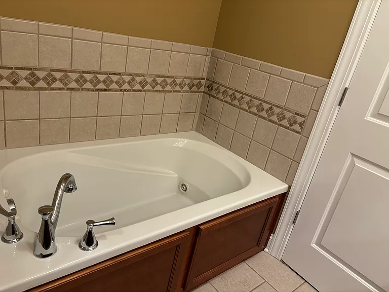 1576 Trillium Ln — Photo 3
