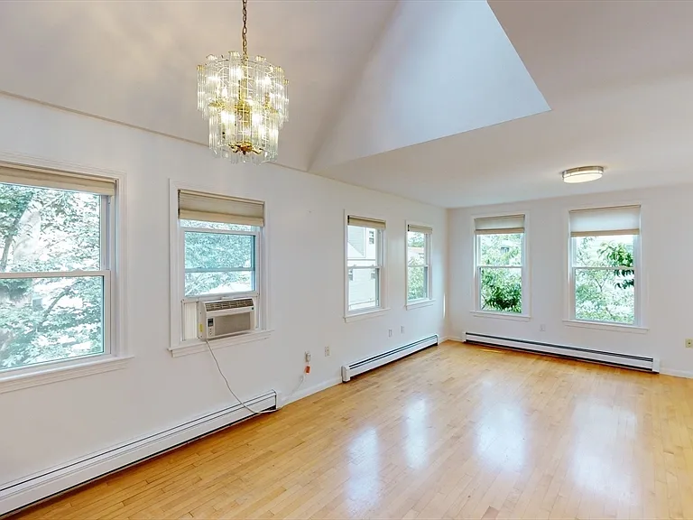 21 Albemarle Ave — Photo 8