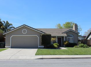 940 Versailles Dr, Hollister, CA