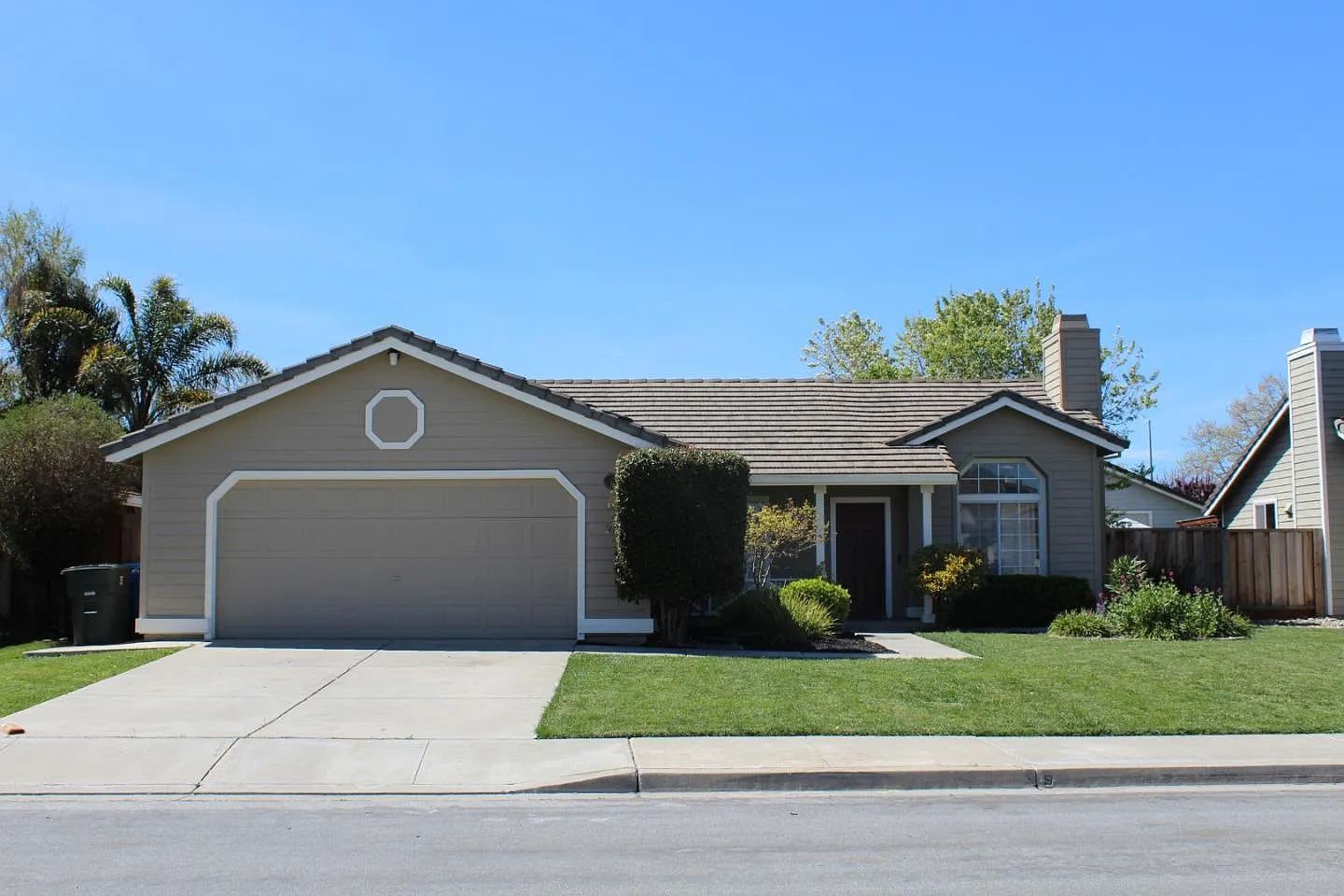940 Versailles Dr photo 1