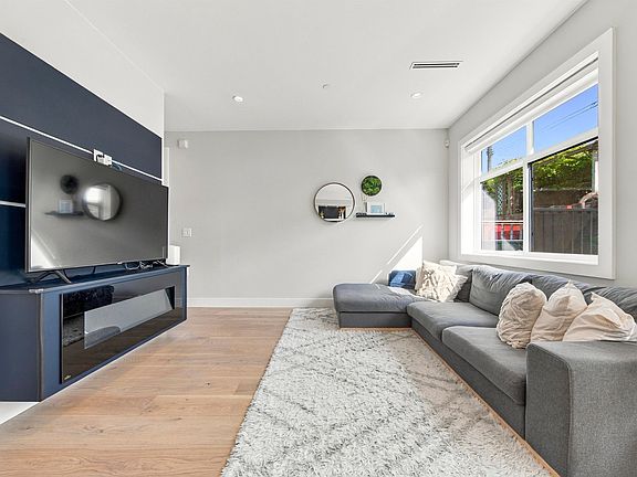 5th image of 2178 Renfrew St
