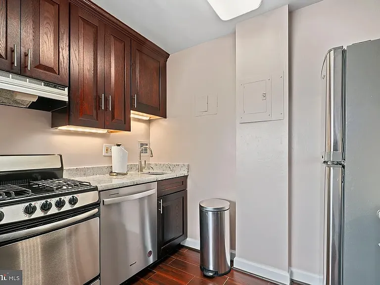 1121 Arlington Blvd #942 — Photo 7