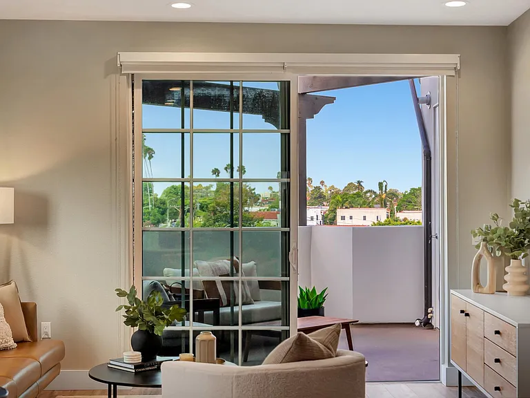LaBrea & 12th Apartments — Photo 42