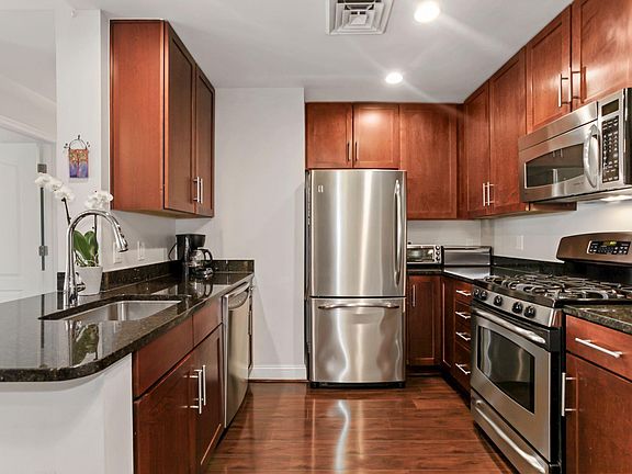 5th image of 525 N Fayette St Unit 413